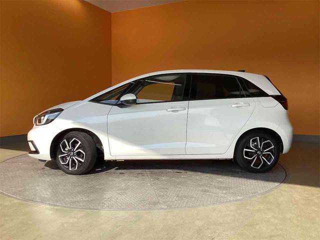 フィット e:HEVホーム ETC バックカメラ クリアランスソナー オートクルーズコントロール レーンアシスト 衝突被害軽減システム アルミホイール オートライト LEDヘッドランプ スマートキー(6枚目)