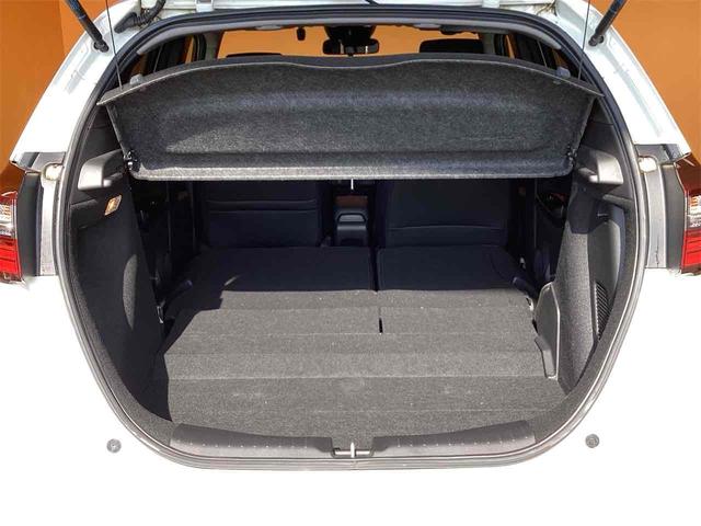 フィット e:HEVホーム ETC バックカメラ クリアランスソナー オートクルーズコントロール レーンアシスト 衝突被害軽減システム アルミホイール オートライト LEDヘッドランプ スマートキー(10枚目)