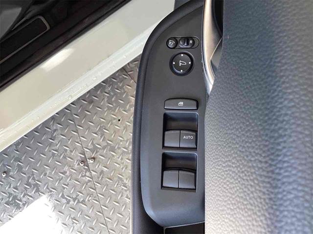 フィット e:HEVホーム ETC バックカメラ クリアランスソナー オートクルーズコントロール レーンアシスト 衝突被害軽減システム アルミホイール オートライト LEDヘッドランプ スマートキー(17枚目)