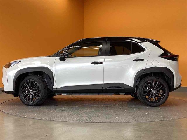 ヤリスクロス ハイブリッドＺ　ウルバーノ　全周囲カメラ　クリアランスソナー　オートクルーズコントロール　レーンアシスト　パークアシスト　衝突被害軽減システム　ナビ　ＴＶ　オートマチックハイビーム　オートライト　ＬＥＤヘッドランプ（9枚目）