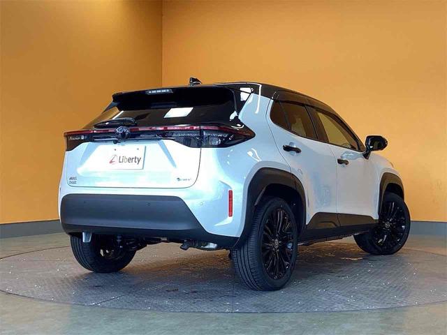 ヤリスクロス ハイブリッドＺ　ウルバーノ　全周囲カメラ　クリアランスソナー　オートクルーズコントロール　レーンアシスト　パークアシスト　衝突被害軽減システム　ナビ　ＴＶ　オートマチックハイビーム　オートライト　ＬＥＤヘッドランプ（11枚目）