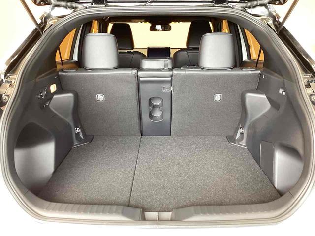 ヤリスクロス ハイブリッドＺ　ウルバーノ　全周囲カメラ　クリアランスソナー　オートクルーズコントロール　レーンアシスト　パークアシスト　衝突被害軽減システム　ナビ　ＴＶ　オートマチックハイビーム　オートライト　ＬＥＤヘッドランプ（17枚目）