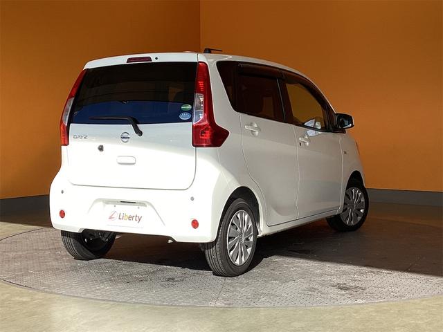 デイズ Ｊ　ＥＴＣ　バックカメラ　ナビ　ＴＶ　衝突被害軽減システム　キーレスエントリー　電動格納ミラー　ベンチシート　ＣＶＴ　ＥＳＣ　ＣＤ　Ｂｌｕｅｔｏｏｔｈ　エアコン　パワーウィンドウ（8枚目）