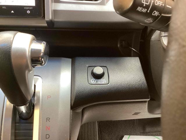 ステップワゴンスパーダ Ｓ　ＥＴＣ　バックカメラ　ナビ　ＴＶ　オートクルーズコントロール　両側電動スライドドア　ＨＩＤ　スマートキー　アイドリングストップ　電動格納ミラー　３列シート　ＣＶＴ　アルミホイール　ＣＤ　ＤＶＤ再生（27枚目）