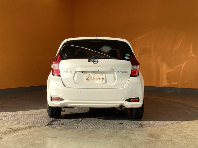 ノート ｅ－パワー　Ｂ　ＥＴＣ　バックカメラ　ナビ　クリアランスソナー　レーンアシスト　衝突被害軽減システム　スマートキー　アイドリングストップ　電動格納ミラー　ＣＶＴ　盗難防止システム　衝突安全ボディ　ＡＢＳ　ＥＳＣ（7枚目）