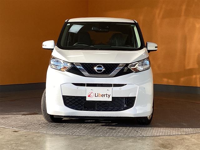 デイズ Ｘ　全周囲カメラ　クリアランスソナー　オートライト　スマートキー　アイドリングストップ　電動格納ミラー　ベンチシート　ＣＶＴ　ＣＤ　ミュージックプレイヤー接続可　アルミホイール　エアコン（5枚目）