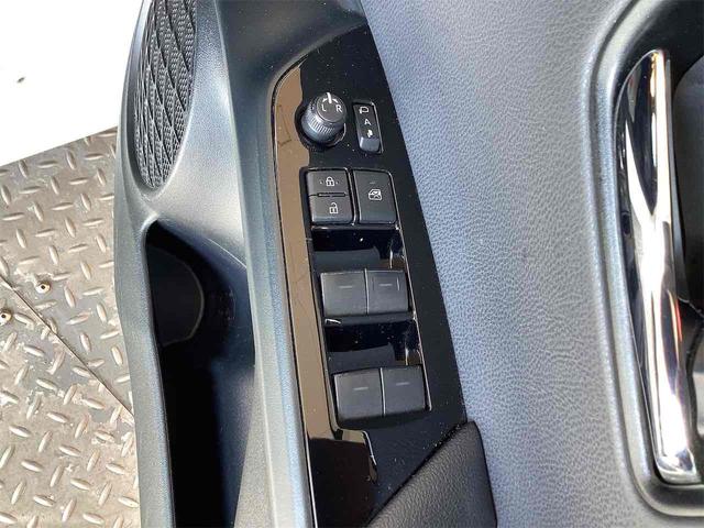 トヨタ プリウス 25枚目