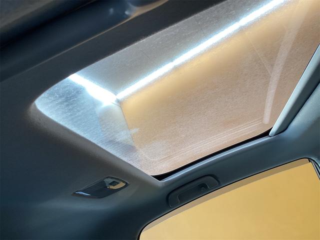 トヨタ プリウスアルファ 5枚目