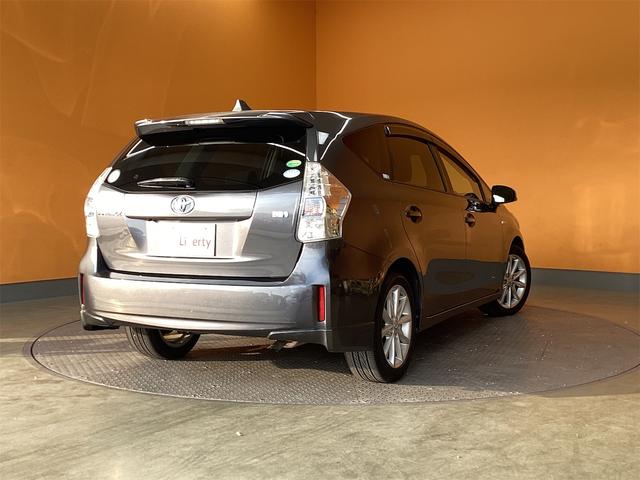 トヨタ プリウスアルファ 12枚目