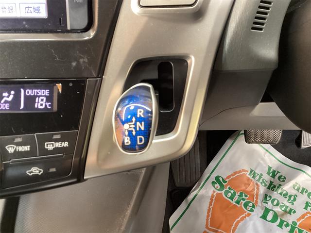 トヨタ プリウスアルファ 35枚目