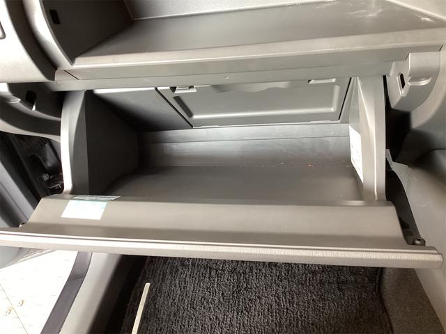 トヨタ プリウスアルファ 37枚目