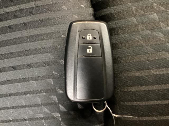 プリウス Ｓセーフティプラス　純正ナビ　ＥＴＣ２．０　クリアランスソナー　レーンアシスト　オートクルーズコントロール　パークアシスト　衝突被害軽減システム　バックカメラ　ＴＶ　アルミホイール　オートマチックハイビーム　オートライト（6枚目）