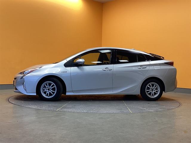 プリウス Ｓセーフティプラス　純正ナビ　ＥＴＣ２．０　クリアランスソナー　レーンアシスト　オートクルーズコントロール　パークアシスト　衝突被害軽減システム　バックカメラ　ＴＶ　アルミホイール　オートマチックハイビーム　オートライト（12枚目）