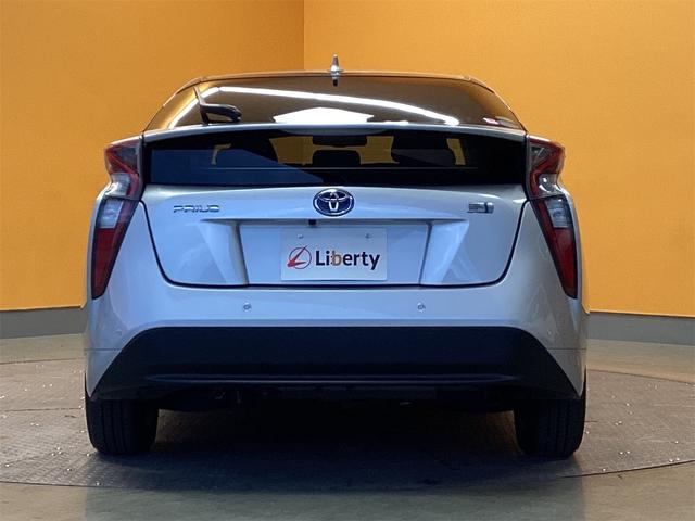 プリウス Ｓセーフティプラス　純正ナビ　ＥＴＣ２．０　クリアランスソナー　レーンアシスト　オートクルーズコントロール　パークアシスト　衝突被害軽減システム　バックカメラ　ＴＶ　アルミホイール　オートマチックハイビーム　オートライト（13枚目）