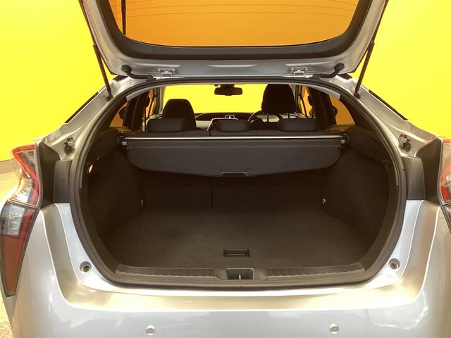 プリウス Ｓセーフティプラス　純正ナビ　ＥＴＣ２．０　クリアランスソナー　レーンアシスト　オートクルーズコントロール　パークアシスト　衝突被害軽減システム　バックカメラ　ＴＶ　アルミホイール　オートマチックハイビーム　オートライト（21枚目）