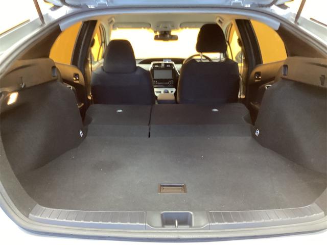 プリウス Ｓセーフティプラス　純正ナビ　ＥＴＣ２．０　クリアランスソナー　レーンアシスト　オートクルーズコントロール　パークアシスト　衝突被害軽減システム　バックカメラ　ＴＶ　アルミホイール　オートマチックハイビーム　オートライト（22枚目）