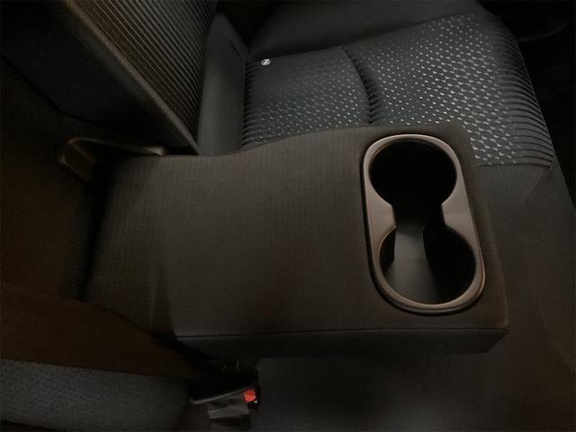 プリウス Ｓセーフティプラス　純正ナビ　ＥＴＣ２．０　クリアランスソナー　レーンアシスト　オートクルーズコントロール　パークアシスト　衝突被害軽減システム　バックカメラ　ＴＶ　アルミホイール　オートマチックハイビーム　オートライト（27枚目）