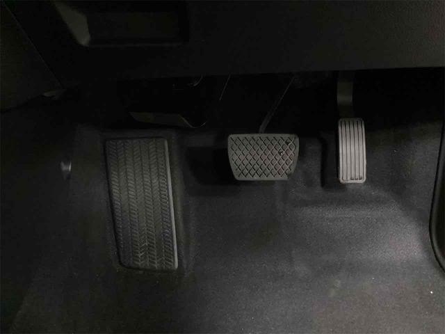 フィット ｅ：ＨＥＶホーム　社外ナビ　ＥＴＣ　バックカメラ　ＴＶ　クリアランスソナー　オートクルーズコントロール　衝突被害軽減システム　オートライト　ＬＥＤヘッドランプ　スマートキー　電動格納ミラー　ＣＶＴ　盗難防止システム（32枚目）