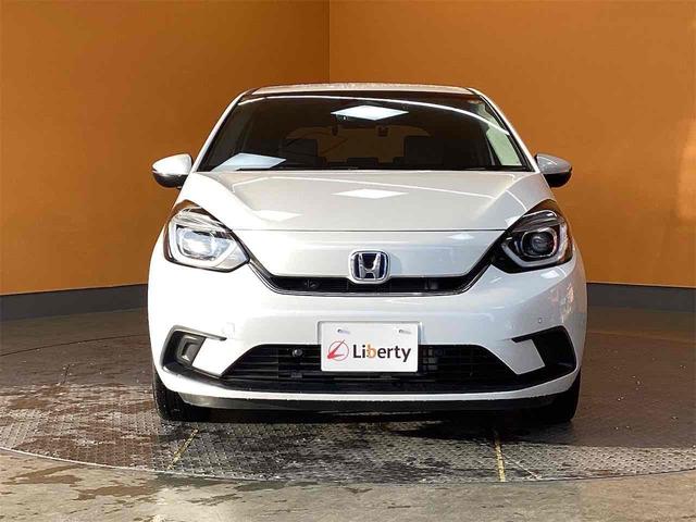 フィット ｅ：ＨＥＶホーム　ＥＴＣ　バックカメラ　ナビ　クリアランスソナー　オートクルーズコントロール　レーンアシスト　衝突被害軽減システム　アルミホイール　オートライト　ＬＥＤヘッドランプ　スマートキー（5枚目）