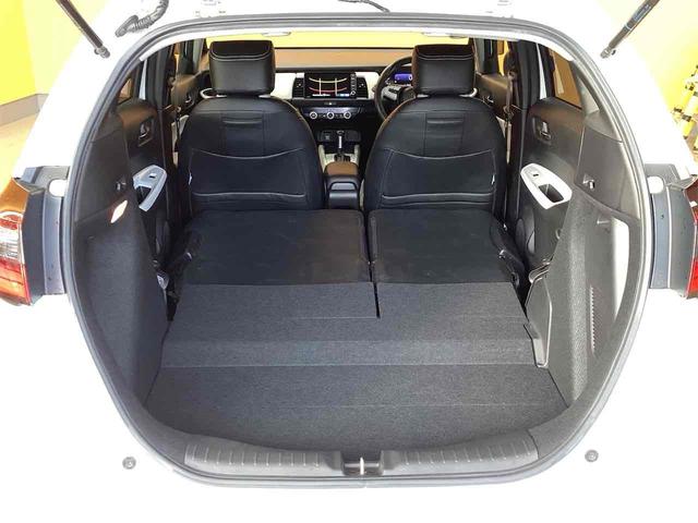 フィット ｅ：ＨＥＶホーム　ＥＴＣ　バックカメラ　ナビ　クリアランスソナー　オートクルーズコントロール　レーンアシスト　衝突被害軽減システム　アルミホイール　オートライト　ＬＥＤヘッドランプ　スマートキー（9枚目）