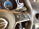 自ら操るハンドル！ドライバーの生命線です。目線を大きくそらすことなくボタンの操作を行うことができるので、安全にも配慮できますね。