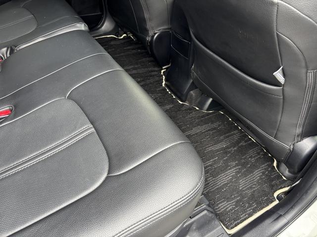 プリウスアルファ Ｓ　チューン　ブラックＩＩ　ワンオーナー車　アルパイン９インチナビ　モデリスタエアロ　フルセグＴＶ　Ｂｌｕｅｔｏｏｔｈ接続　ＤＶＤ再生可能　バックカメラ　シートヒーター　スマートキー　ＥＴＣ（23枚目）
