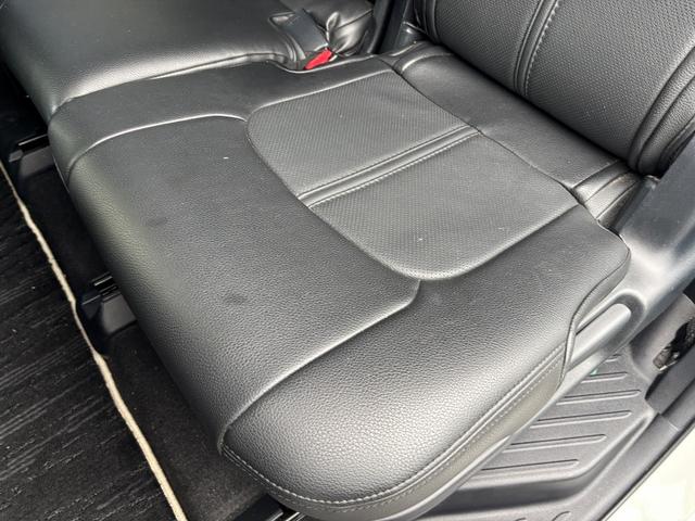 プリウスアルファ Ｓ　チューン　ブラックＩＩ　ワンオーナー車　アルパイン９インチナビ　モデリスタエアロ　フルセグＴＶ　Ｂｌｕｅｔｏｏｔｈ接続　ＤＶＤ再生可能　バックカメラ　シートヒーター　スマートキー　ＥＴＣ（34枚目）