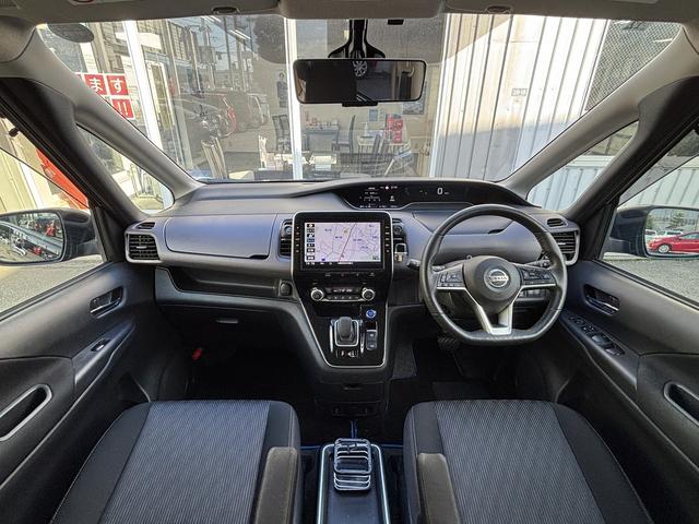 セレナ ｅ－パワー　ハイウェイスターＶ　１０インチディーラーナビ　フルセグ　全周囲モニター　フリップダウンモニター　両側パワースライドドア　プロパイロット　ＢＳＭ　ハンドルヒーター　レーダークルーズ　衝突軽減　ＥＴＣ　スマートキー２個（5枚目）