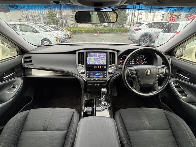 クラウンハイブリッド アスリートＳ　禁煙　メーカーナビ　フルセグテレビ　バックカメラ　スマートキー　パワーシート　シートヒーター　クルコン　ハンドルヒーター　純正１７インチアルミ（5枚目）