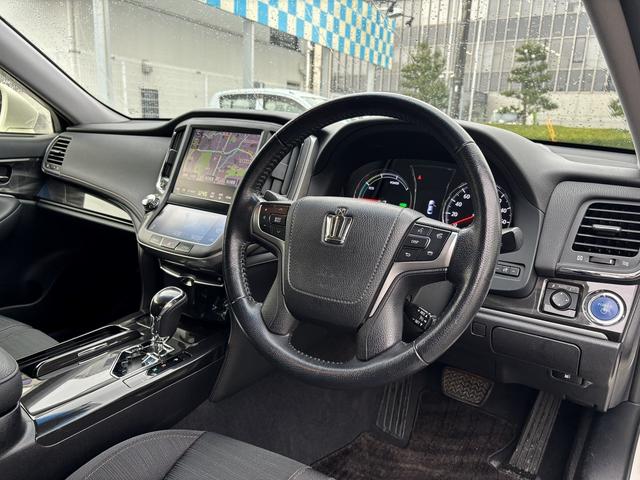 クラウンハイブリッド アスリートＳ　禁煙　メーカーナビ　フルセグテレビ　バックカメラ　スマートキー　パワーシート　シートヒーター　クルコン　ハンドルヒーター　純正１７インチアルミ（17枚目）