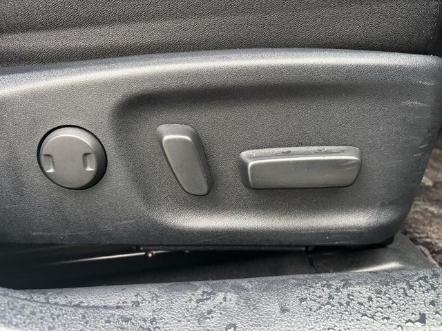 クラウンハイブリッド アスリートＳ　禁煙　メーカーナビ　フルセグテレビ　バックカメラ　スマートキー　パワーシート　シートヒーター　クルコン　ハンドルヒーター　純正１７インチアルミ（32枚目）