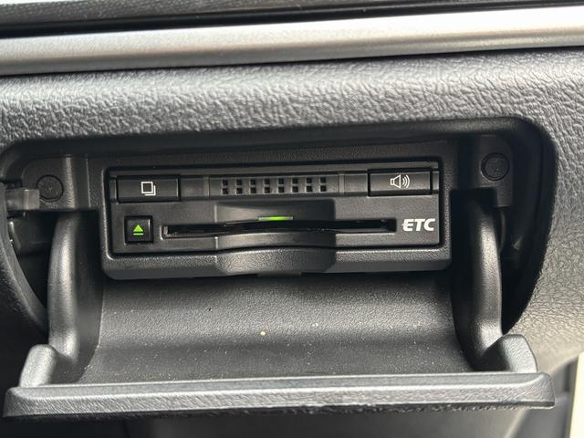 クラウンハイブリッド アスリートＳ　禁煙　メーカーナビ　フルセグテレビ　バックカメラ　スマートキー　パワーシート　シートヒーター　クルコン　ハンドルヒーター　純正１７インチアルミ（33枚目）