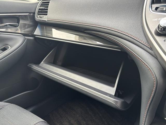 クラウンハイブリッド アスリートＳ　禁煙　メーカーナビ　フルセグテレビ　バックカメラ　スマートキー　パワーシート　シートヒーター　クルコン　ハンドルヒーター　純正１７インチアルミ（34枚目）