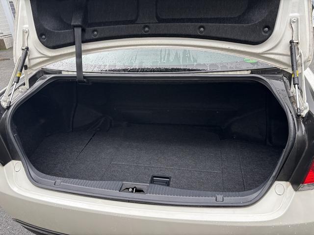 クラウンハイブリッド アスリートＳ　禁煙　メーカーナビ　フルセグテレビ　バックカメラ　スマートキー　パワーシート　シートヒーター　クルコン　ハンドルヒーター　純正１７インチアルミ（42枚目）