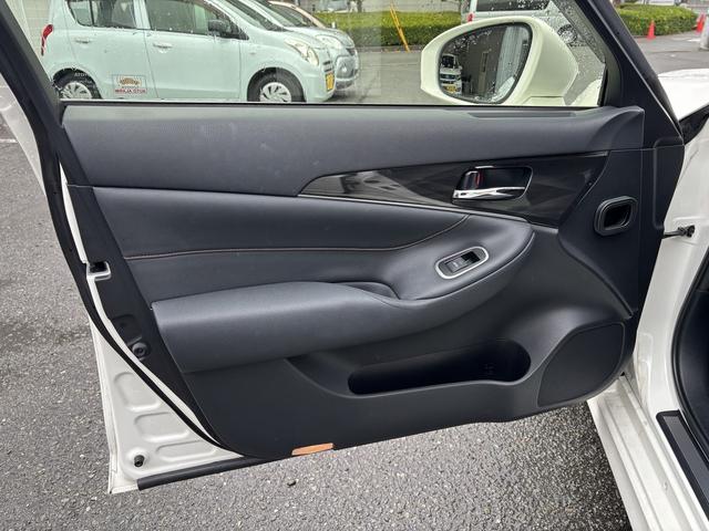 クラウンハイブリッド アスリートＳ　禁煙　メーカーナビ　フルセグテレビ　バックカメラ　スマートキー　パワーシート　シートヒーター　クルコン　ハンドルヒーター　純正１７インチアルミ（43枚目）