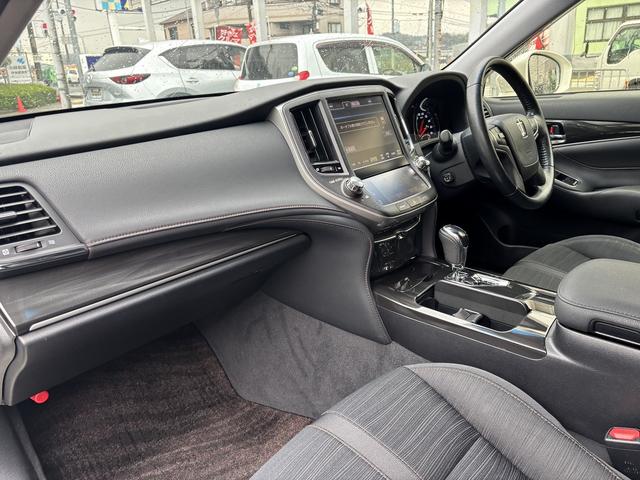 クラウンハイブリッド アスリートＳ　禁煙　メーカーナビ　フルセグテレビ　バックカメラ　スマートキー　パワーシート　シートヒーター　クルコン　ハンドルヒーター　純正１７インチアルミ（44枚目）