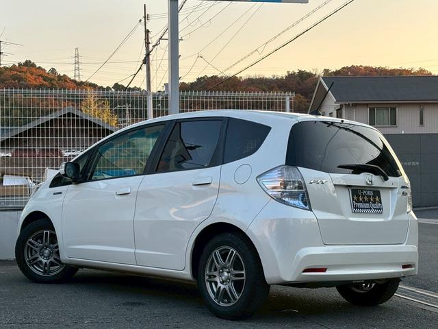 フィットハイブリッド シーズ　ファインスタイル　車検２年　禁煙車　シートヒーター　クルーズコントロール　ディーラーナビ　地デジＴＶ　Ｒカメラ　ＥＴＣ（10枚目）
