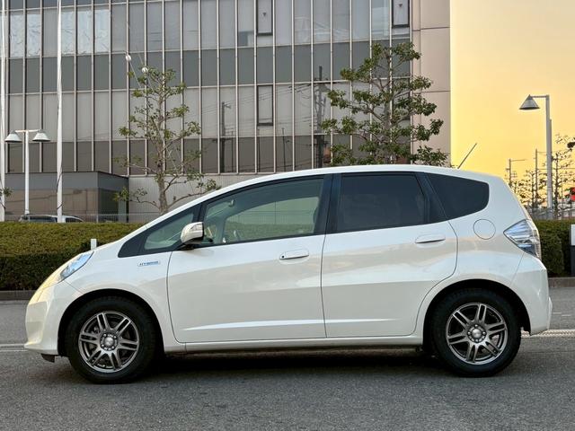 フィットハイブリッド シーズ　ファインスタイル　車検２年　禁煙車　シートヒーター　クルーズコントロール　ディーラーナビ　地デジＴＶ　Ｒカメラ　ＥＴＣ（11枚目）