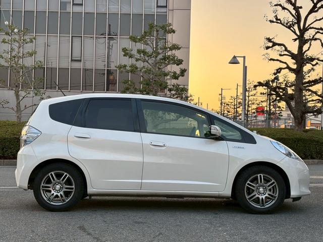 フィットハイブリッド シーズ　ファインスタイル　車検２年　禁煙車　シートヒーター　クルーズコントロール　ディーラーナビ　地デジＴＶ　Ｒカメラ　ＥＴＣ（12枚目）