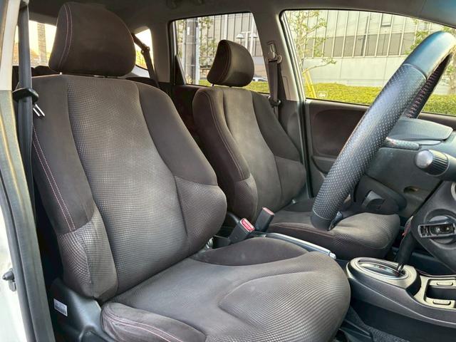 フィットハイブリッド シーズ　ファインスタイル　車検２年　禁煙車　シートヒーター　クルーズコントロール　ディーラーナビ　地デジＴＶ　Ｒカメラ　ＥＴＣ（18枚目）