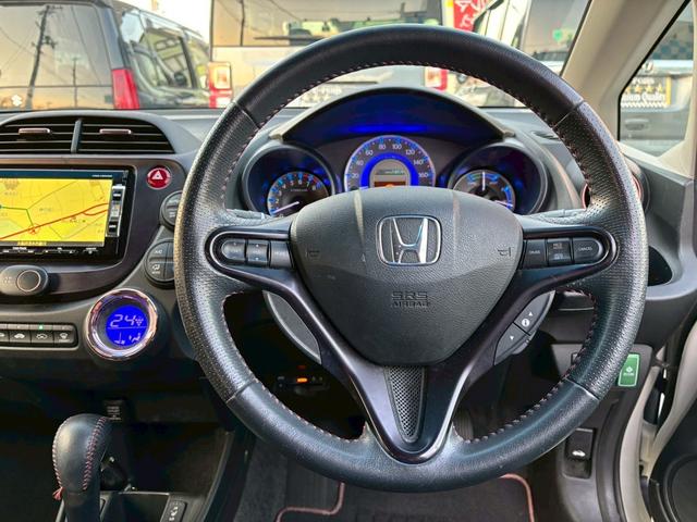 フィットハイブリッド シーズ　ファインスタイル　車検２年　禁煙車　シートヒーター　クルーズコントロール　ディーラーナビ　地デジＴＶ　Ｒカメラ　ＥＴＣ（19枚目）