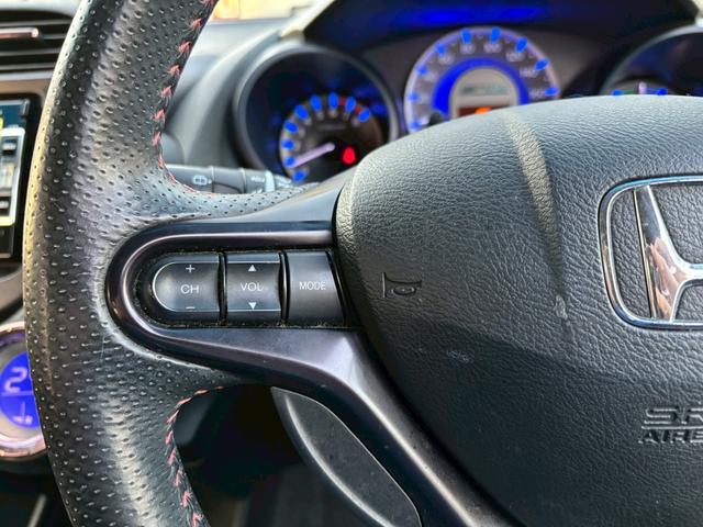 フィットハイブリッド シーズ　ファインスタイル　車検２年　禁煙車　シートヒーター　クルーズコントロール　ディーラーナビ　地デジＴＶ　Ｒカメラ　ＥＴＣ（20枚目）