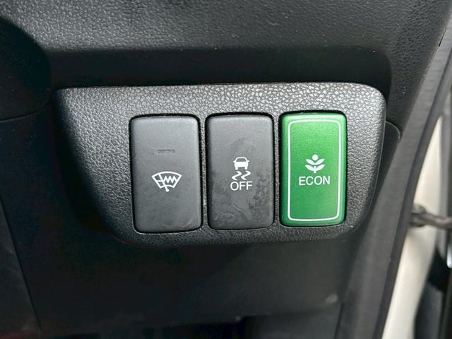 フィットハイブリッド シーズ　ファインスタイル　車検２年　禁煙車　シートヒーター　クルーズコントロール　ディーラーナビ　地デジＴＶ　Ｒカメラ　ＥＴＣ（32枚目）