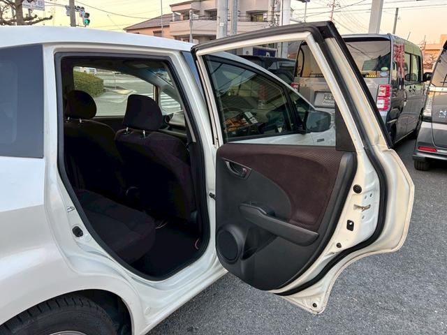 フィットハイブリッド シーズ　ファインスタイル　車検２年　禁煙車　シートヒーター　クルーズコントロール　ディーラーナビ　地デジＴＶ　Ｒカメラ　ＥＴＣ（37枚目）