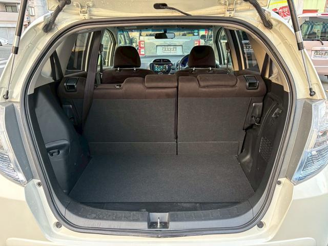 フィットハイブリッド シーズ　ファインスタイル　車検２年　禁煙車　シートヒーター　クルーズコントロール　ディーラーナビ　地デジＴＶ　Ｒカメラ　ＥＴＣ（40枚目）