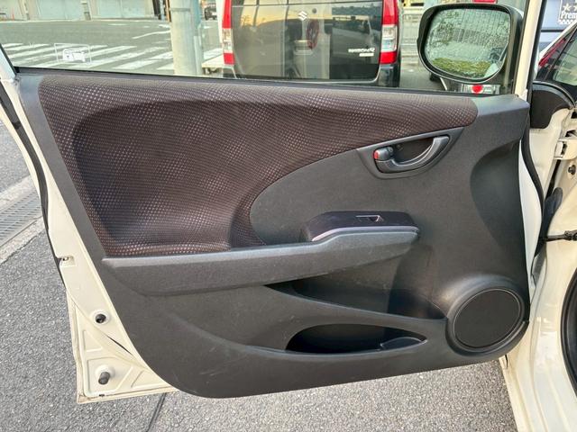 フィットハイブリッド シーズ　ファインスタイル　車検２年　禁煙車　シートヒーター　クルーズコントロール　ディーラーナビ　地デジＴＶ　Ｒカメラ　ＥＴＣ（43枚目）