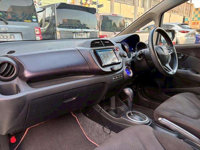 フィットハイブリッド シーズ　ファインスタイル　車検２年　禁煙車　シートヒーター　クルーズコントロール　ディーラーナビ　地デジＴＶ　Ｒカメラ　ＥＴＣ（44枚目）