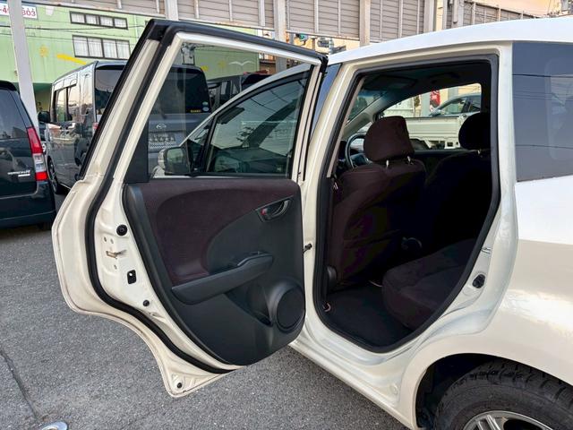 フィットハイブリッド シーズ　ファインスタイル　車検２年　禁煙車　シートヒーター　クルーズコントロール　ディーラーナビ　地デジＴＶ　Ｒカメラ　ＥＴＣ（46枚目）