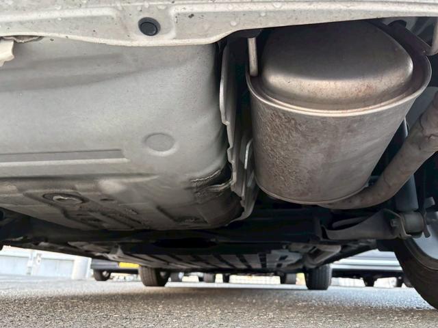 フィットハイブリッド シーズ　ファインスタイル　車検２年　禁煙車　シートヒーター　クルーズコントロール　ディーラーナビ　地デジＴＶ　Ｒカメラ　ＥＴＣ（56枚目）