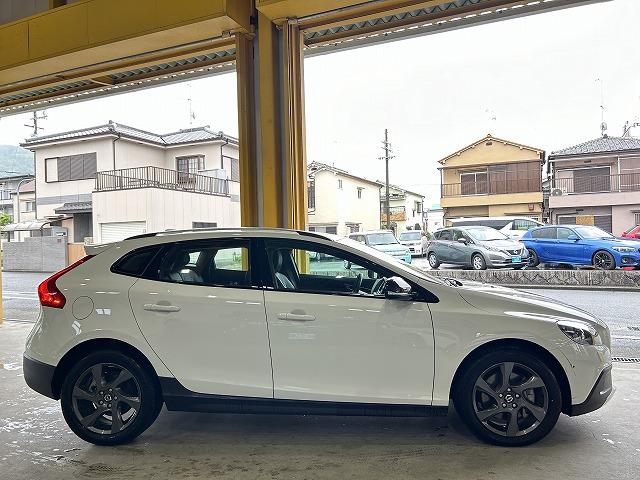 Ｖ４０ クロスカントリー　Ｔ５　ＡＷＤ　クロスカントリー　Ｔ５　ＡＷＤ（５名）・メーカーナビ・Ｒカメラ・フルセグ・Ｆ席パワーシート・スマートキー・シートヒーター・衝突軽減システム・レーダークルーズ（11枚目）